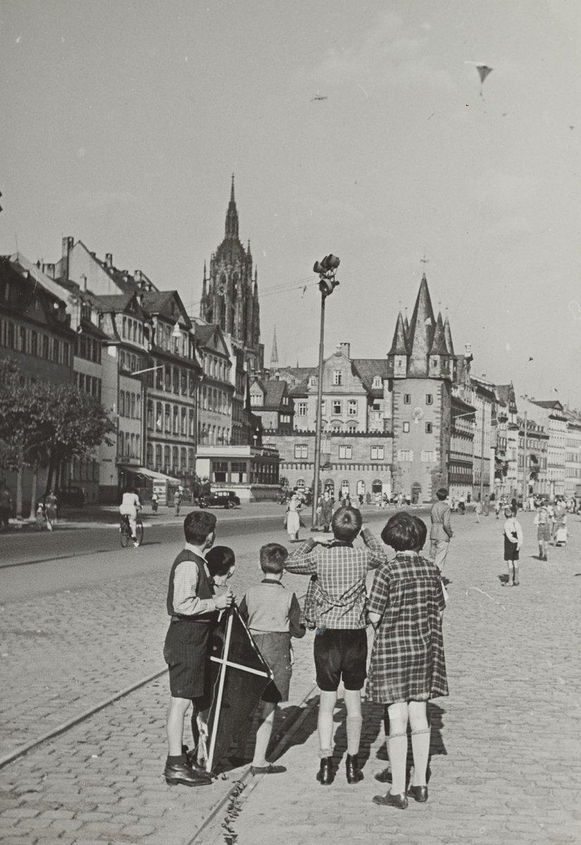 Kinder am Mainkai. Foto: HMF, Friedrich Robert Otto Emmel